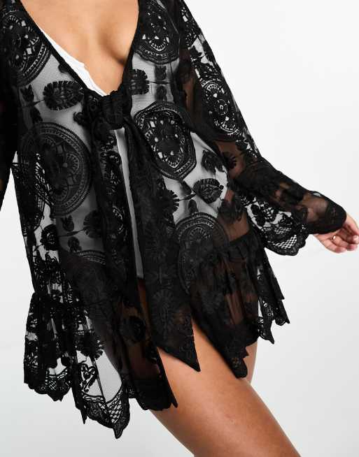 Miss Selfridge - Kimono court de plage en dentelle brodée à manches volantées - Noir , 3 de 4