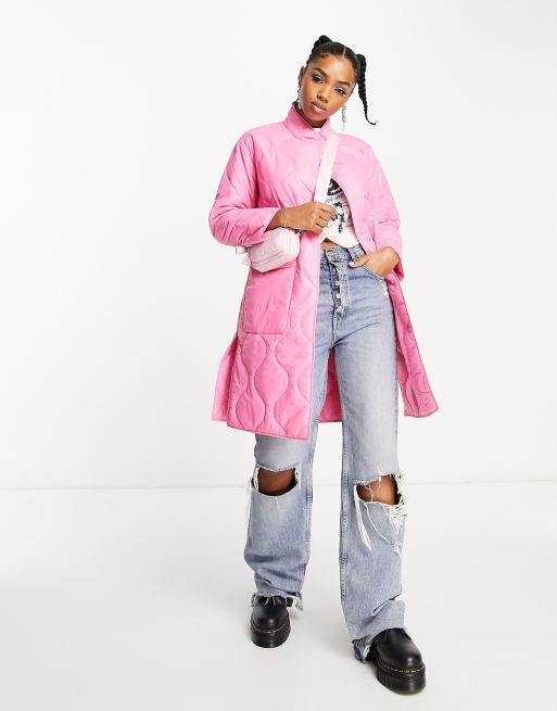 Miss Selfridge – Klarrosa quiltad kappa med foder 