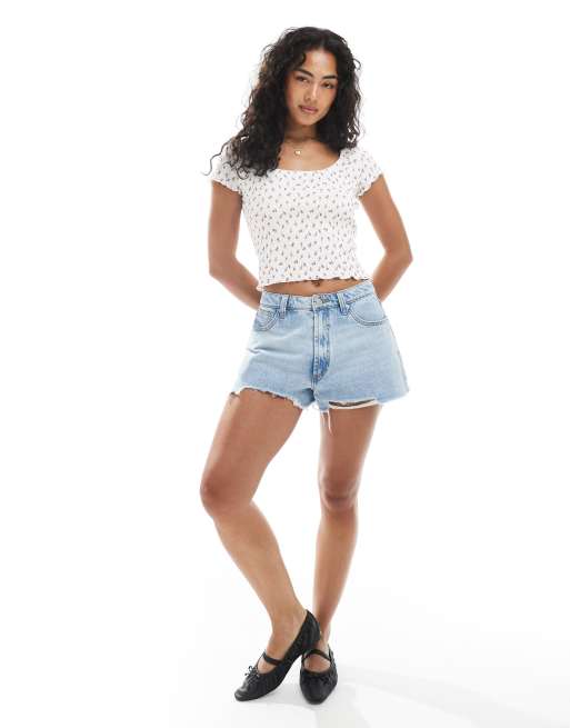 Miss Selfridge – Knapp geschnittenes T-Shirt in Weiß mit Blümchenmuster und eckigem Ausschnitt, 4 von 4