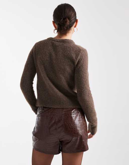 Miss Selfridge – Knappe Shorts aus Kunstleder mit Krokoprägung, 2 von 5