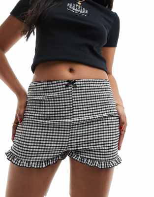 Miss Selfridge - Knappe Shorts mit Vichykaro-Schwarz