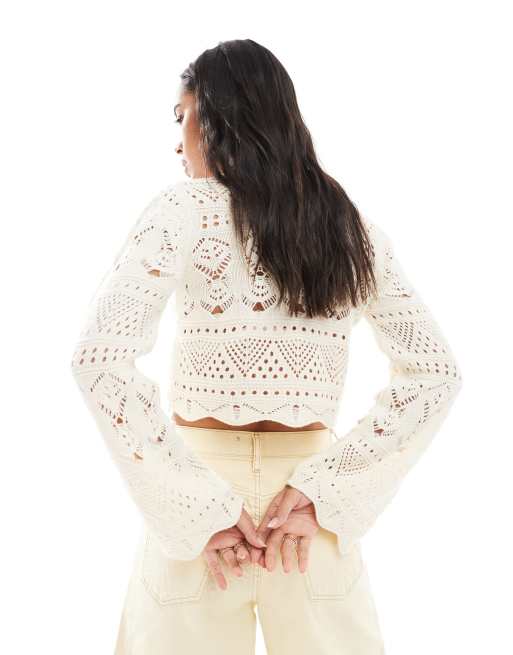 Miss Selfridge – Knappe Strickjacke aus Häkelstrick in Creme mit Bindebändern vorne, 2 von 4