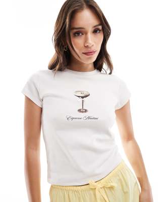 Miss Selfridge - Knappes T-Shirt mit „Espresso Martini"-Aufdruck-Weiß