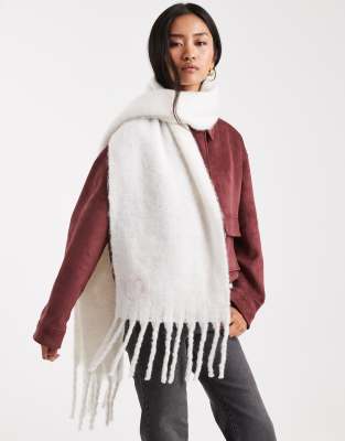 Miss Selfridge Miss Selfridge knitted tassel scarf in cream-White