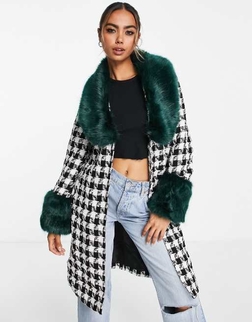 Miss Selfridge – Kopertowy płaszcz w monochromatyczną kratę z tkaniny boucle i z kołnierzem ze sztucznego futra 