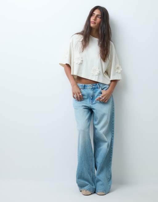 Miss Selfridge – Kort t-shirt med boxig passform och 3D-blommor, 2 av 4