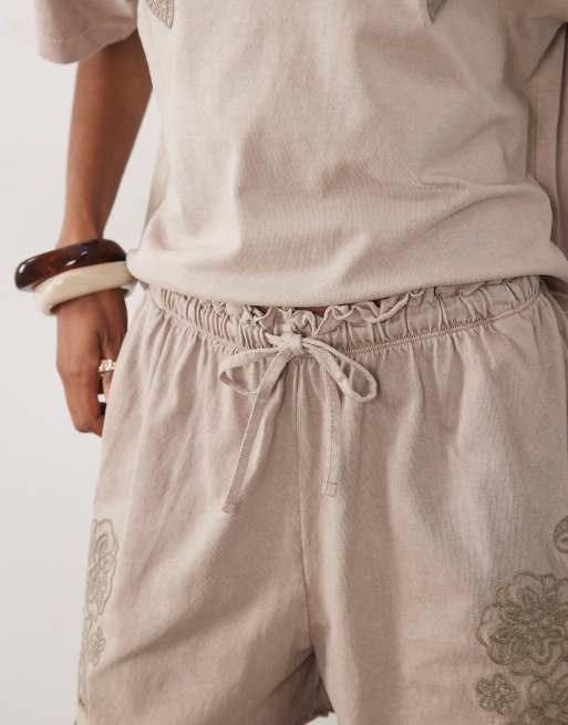 Miss Selfridge korte co-ord met borduursel in bruin, 4 van 5