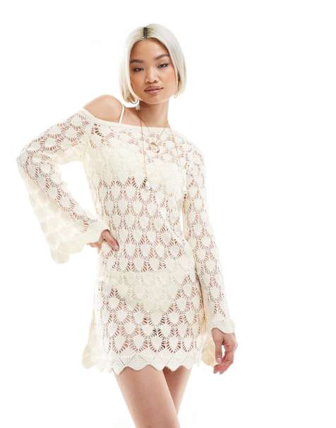 Miss Selfridge – Krämvit, pointellestickad, asymmetrisk miniklänning med utsvängda ärmar - view 1