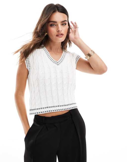 Miss Selfridge – Kremowy podkoszulek z dzianiny o warkoczowym splocie z lamówką