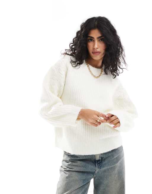 Miss Selfridge – Kremowy sweter z haftowanym wzorem w kwiaty