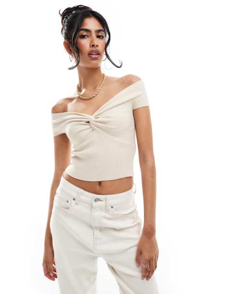Miss Selfridge – Kremowy top z prążkowanej dzianiny z dekoltem bardot, krótkimi rękawami i węzłem z przodu - view 1