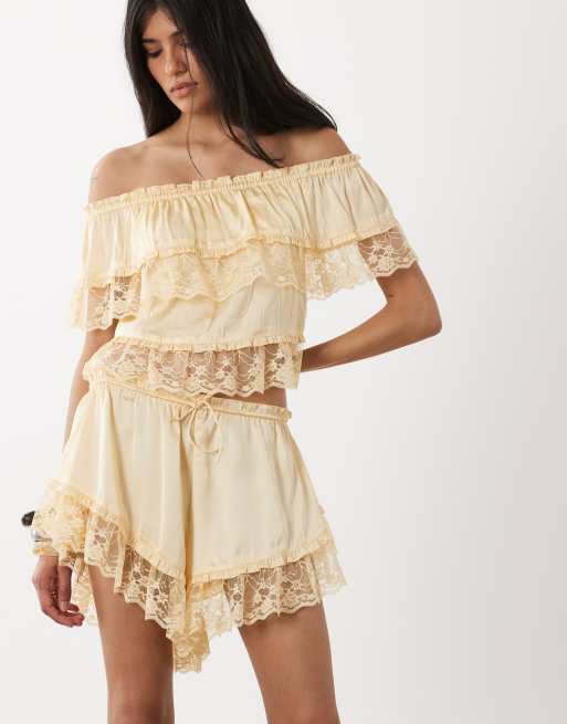 Miss Selfridge - Kærnemælksgult sæt i satin og blondestof, 2 af 3
