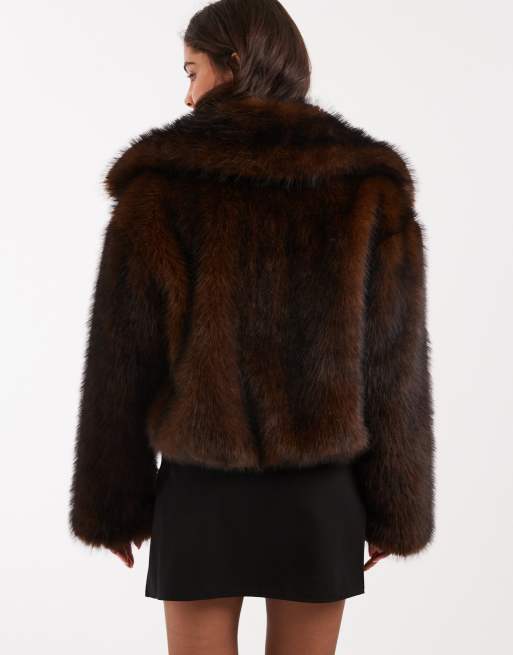 Miss Selfridge – Kunstpelz-Bomberjacke in Schokobraun mit Kragendetail, 3 von 4