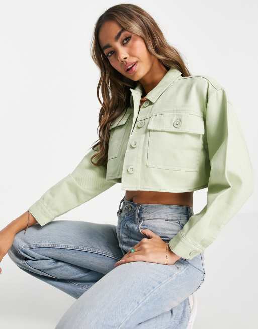 Miss Selfridge – Kurz geschnittene Hemdjacke in Khaki