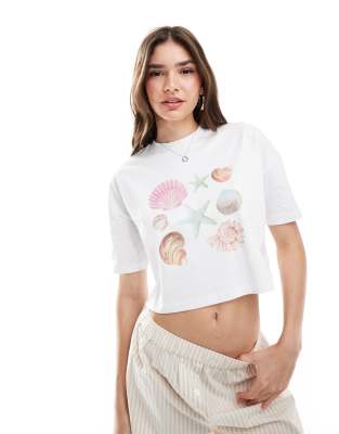 Miss Selfridge - Kurz geschnittenes T-Shirt mit Muschel-Grafikprint-Weiß