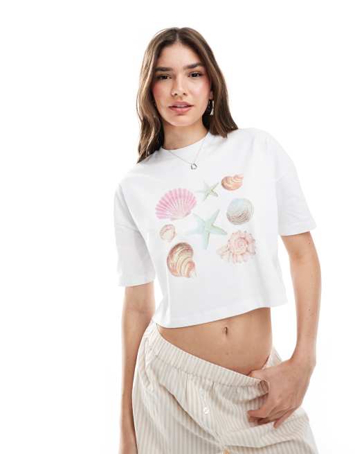 Miss Selfridge – Kurz geschnittenes T-Shirt mit Muschel-Grafikprint