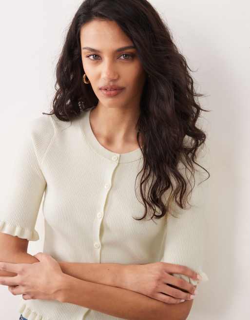 Miss Selfridge – Kurzärmlige Strickjacke in Cremeweiß mit ausgestellten Ärmeln, 3 von 4