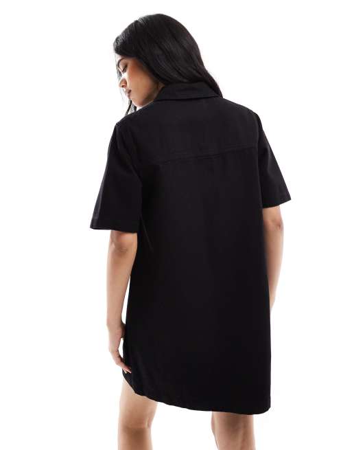 Miss Selfridge – Kurzärmliges Jeans-Hemdkleid in schwarzer Waschung mit Oversize-Schnitt, 2 von 4