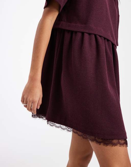 Miss Selfridge – Kurzärmliges, mehrlagiges Hängerkleid in Pflaume mit Spitzensaum, 3 von 4