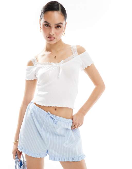 Miss Selfridge – Kurzärmliges Oberteil in Weiß mit Spitzeneinsatz