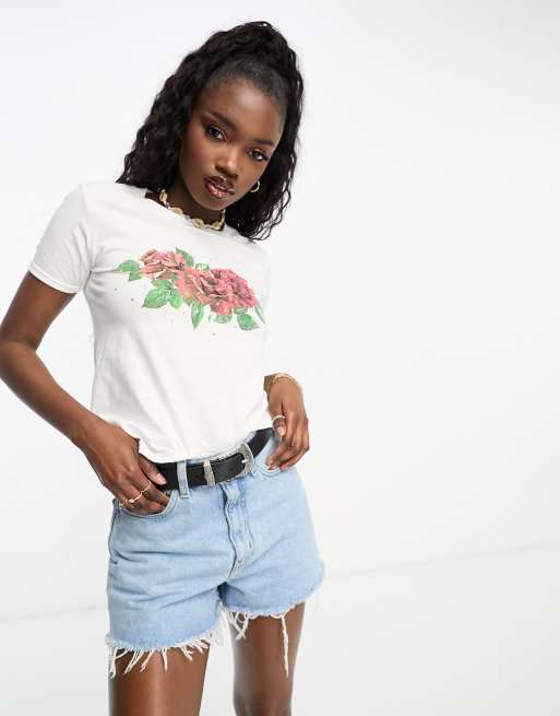 Miss Selfridge – Kurzärmliges T-Shirt in Weiß mit Hotfix-Rosendesign