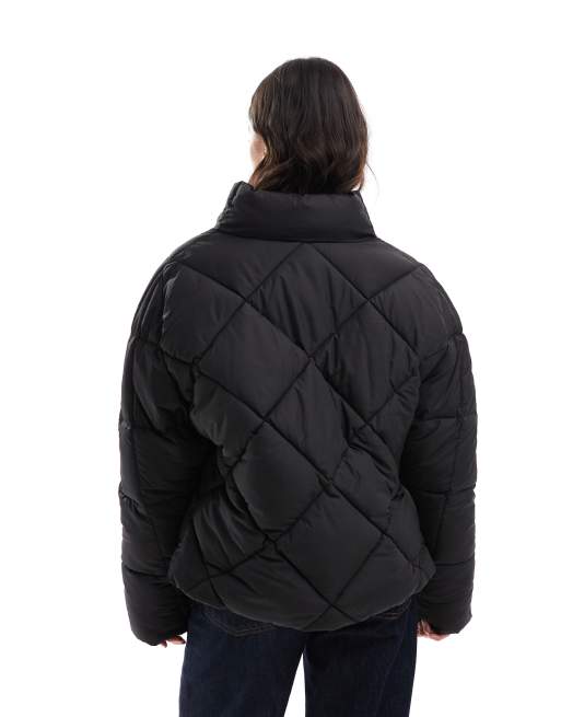Miss Selfridge – Kurze Oversize-Steppjacke in Schwarz mit hohem Kragen, 2 von 4