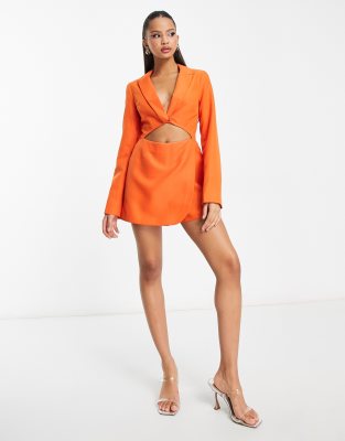 Miss Selfridge - Kurzer Blazer-Playsuit in Orange mit Zierausschnitt