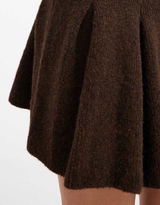 Miss Selfridge – Kurzer Faltenrock aus Strickstoff in Schokobraun, 3 von 5