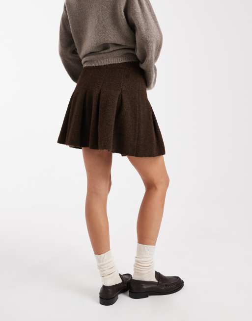 Miss Selfridge – Kurzer Faltenrock aus Strickstoff in Schokobraun, 4 von 5