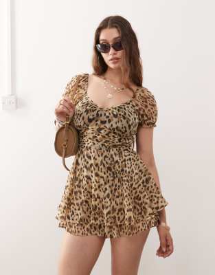 Miss Selfridge - Kurzer Playsuit aus Chiffon mit Rüschenstufen und Animalprint-Bunt