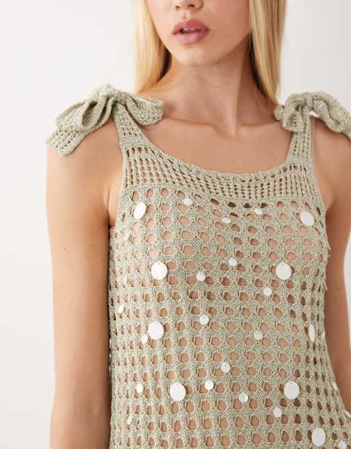 Miss Selfridge – Kurzes Häkel-Strandkleid in Metallic-Salbeigrün mit Kunstperlen, 2 von 4