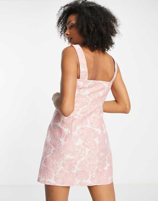 Miss Selfridge – Kurzes Latzkleid aus geblümtem Jacquard in Rosa, 3 von 4