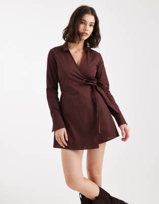 Miss Selfridge - Kurzes Popeline-Wickelkleid in Schokobraun-Brown