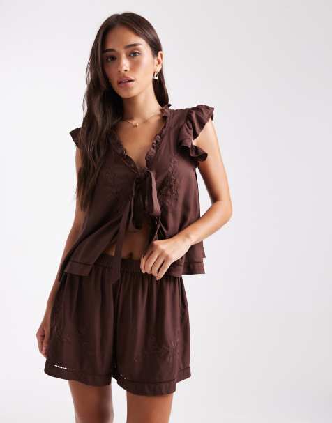 Miss Selfridge – Kurzes Pyjama-Set in Schokobraun mit Rüschendetails - view 1
