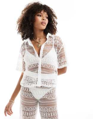 lace cropped beach shirt in cream-White