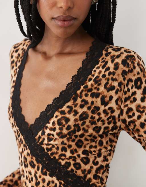 Miss Selfridge lace trim wrap top in leopard, 3 of 4