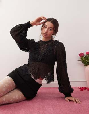 lace victoriana blouse in black