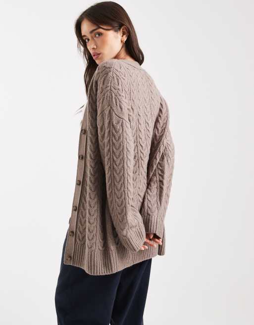 Miss Selfridge – Lang geschnittene Oversize-Strickjacke in Mokka mit Zopfmuster, 4 von 4