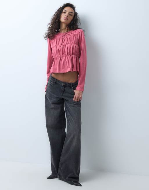 Miss Selfridge långärmad smockad peplum-topp i rosa, 2 av 5