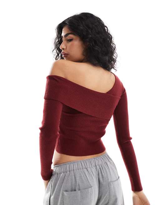 Miss Selfridge – Langärmliges, asymmetrisch geschnittenes, geripptes Strickoberteil in Burgunderrot, 2 von 4