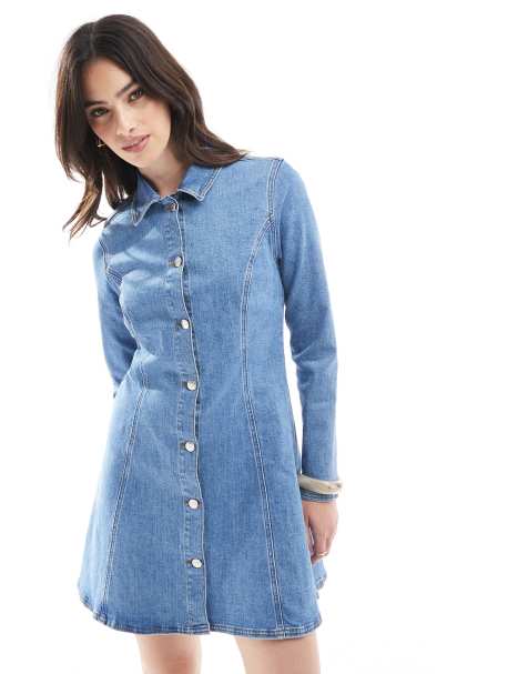 Miss Selfridge – Langärmliges, ausgestelltes Stretch-Jeanskleid mit kurzem Schnitt und Nahtdetail - view 1