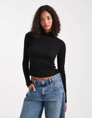 Miss Selfridge - Langärmliges Feinstrick-Oberteil in Schwarz mit engem Kragen