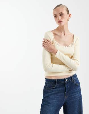 Miss Selfridge - Langärmliges, geripptes Oberteil in Buttermilchgelb mit Spitzendetail-Bunt