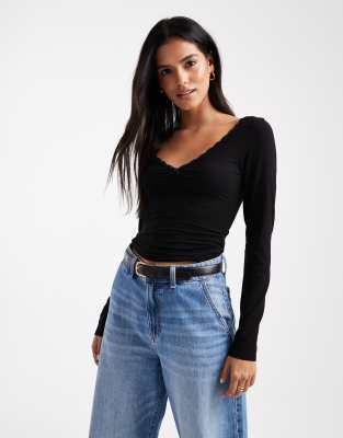 Miss Selfridge - Langärmliges Oberteil in Schwarz mit geraffter Vorderseite und Zierschleife