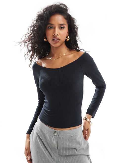 Miss Selfridge – Langärmliges, schulterfreies Oberteil in Schwarz mit V-Ausschnitt, 3 von 4