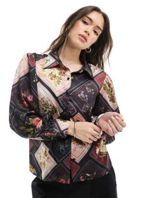 Miss Selfridge - Langärmliges Shirt mit Postkarten-Print-Bunt