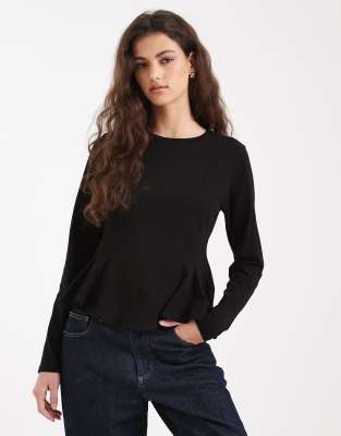 Miss Selfridge - Langärmliges T-Shirt in Schwarz mit Schößchen-Detail