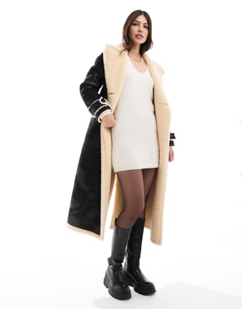 Miss Selfridge - Lange jas van borg met overslag en contrasterende riem in zwart - view 1