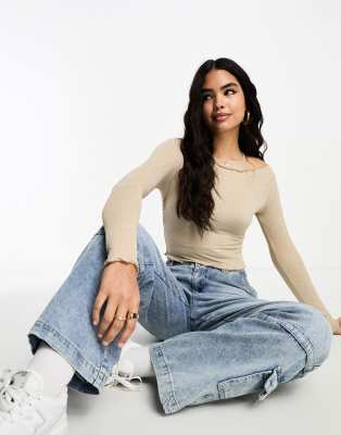 Miss Selfridge - Langærmet lysebrun 2-i-1 bardot-top med tekstur og cami-stropper