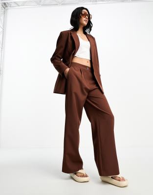 Miss Selfridge - Lässig geschnittene Dad-Hose in Braun-Brown